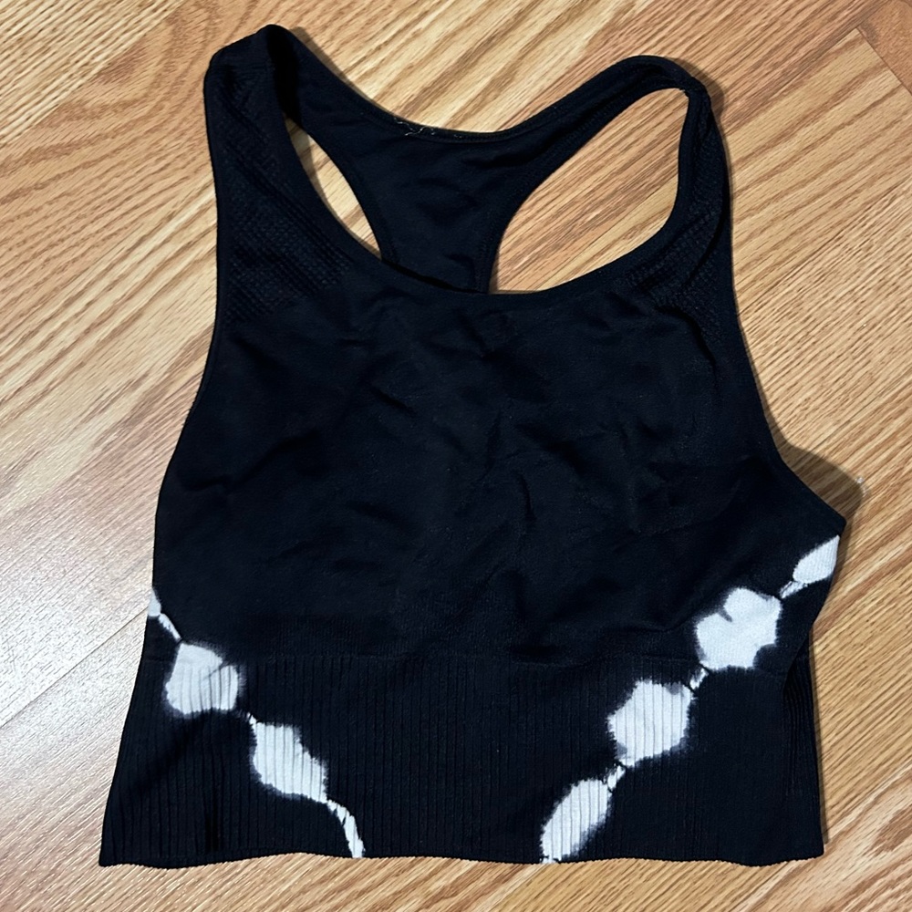 Zyia Hendrix crop